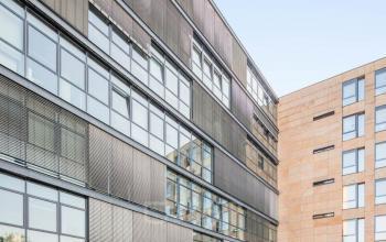 Atemberaubende Außenansicht des Bürogebäudes an der Leitzstraße in Stuttgart-Feuerbach